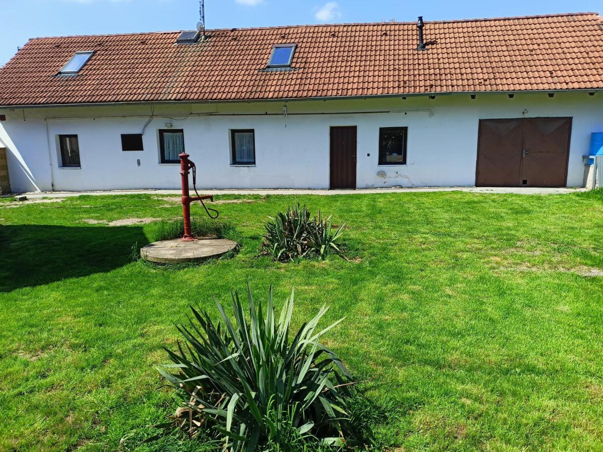 Rekreacni Dum U Elisky A Barusky Villa Krakovany Exterior photo