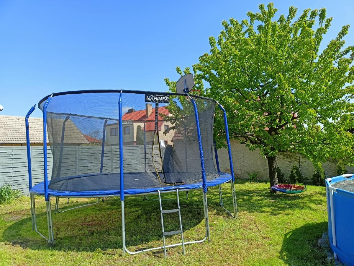 Rekreacni Dum U Elisky A Barusky Villa Krakovany Exterior photo